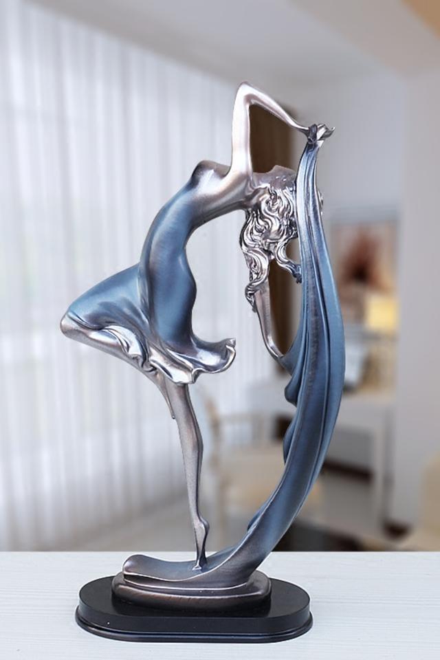 玻璃鋼雕塑擺件 現(xiàn)代空間中的藝術(shù)與實用結(jié)合